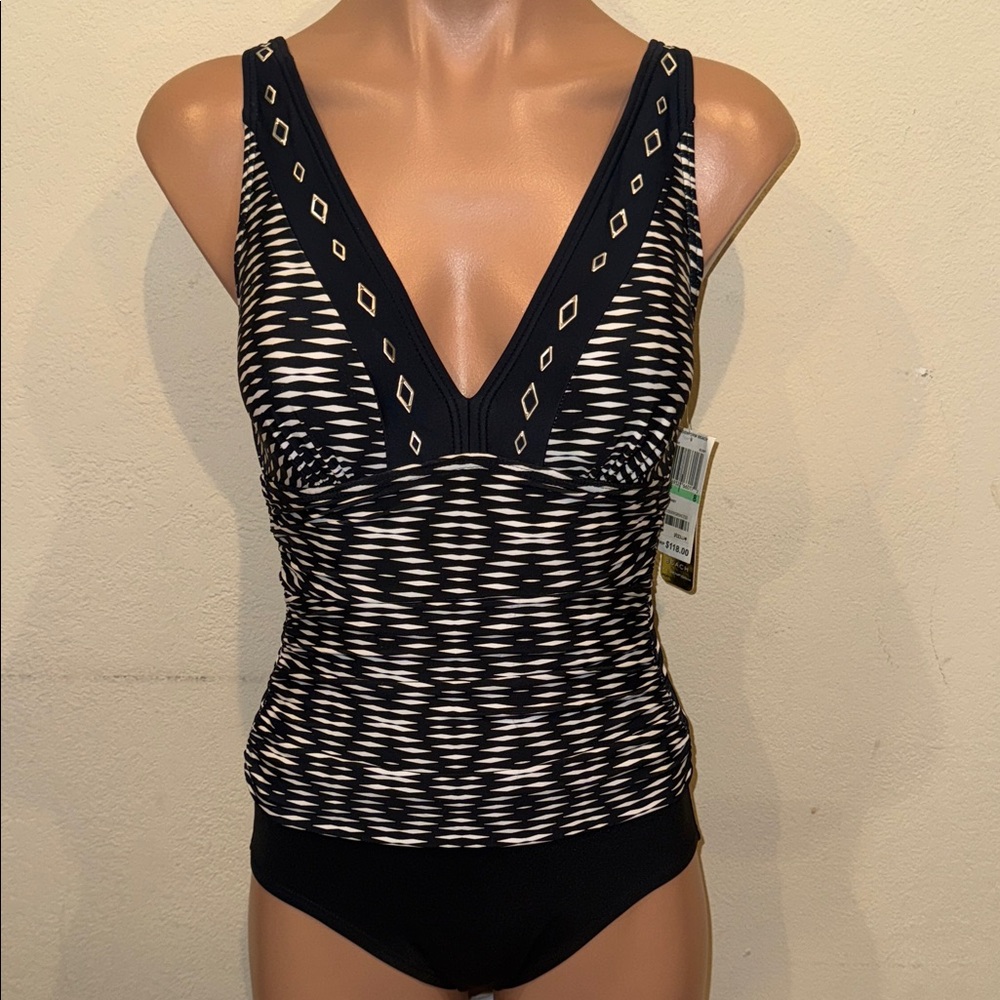 NWT Maidenform beach one piece swimsuit size 8